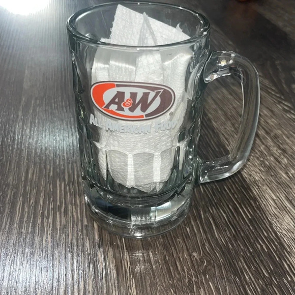 Vintage A&W glasses- set of 3 1 tall and 2 little - Picture 2 of 3